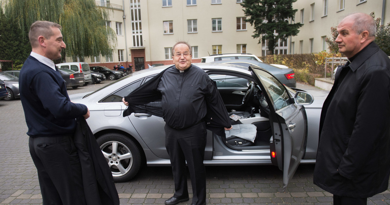 Zwykle ojciec-dyrektor jest wożony Audi A6 /Jacek Domiński /Reporter