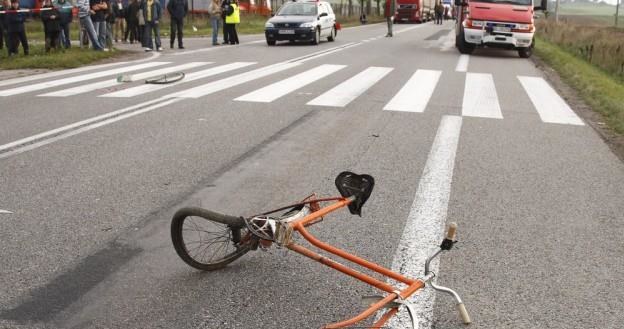 Zwykle zderzenie rowerzysty z samochodem kończy się tragicznie / Fot: Marek Maliszewski /Reporter