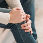 Zwyrodnienie stawów to nie tylko problem seniorów. Jak objawia się u młodszych?