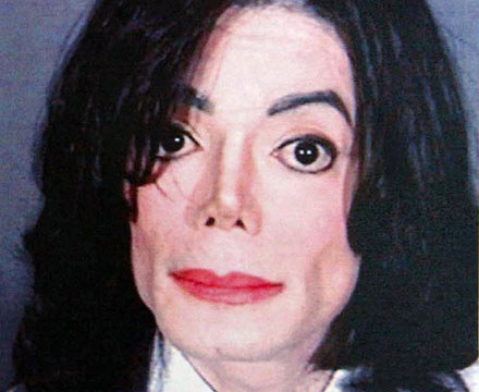 Życie Michaela Jacksona pełne było upadków /Getty Images/Flash Press Media