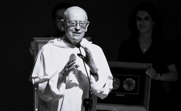 Życie, po którym trzeba postawić wykrzyknik. Kraków pożegnał o. Kłoczowskiego