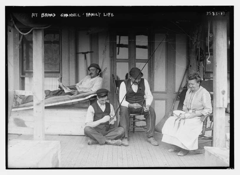 Życie rodzinne Broad Channel Island, rok 1915 /Wikipedia /materiały prasowe