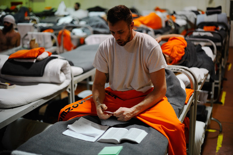 Życie więźnia jest w prawie stu procentach "analogowe" /Getty Images/Flash Press Media