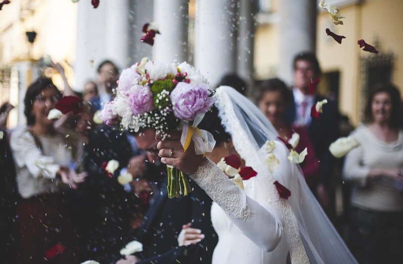 Życzenia ślubne od rodziców najczęściej składa się jeszcze przed zawarciem małżeństwa /Pixabay.com
