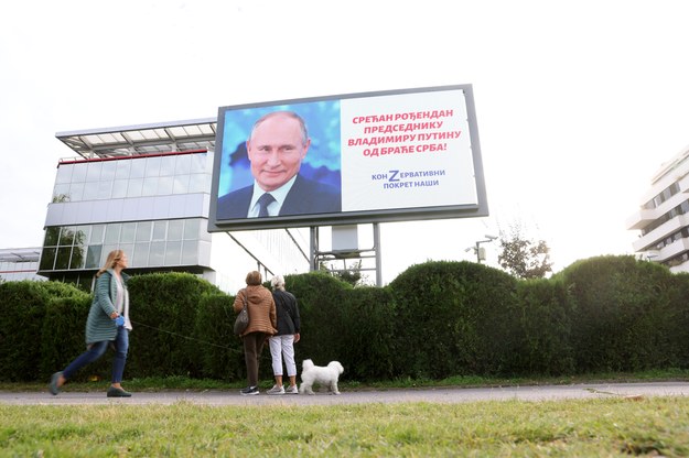 Życzenia urodzinowe dla Władimira Putina na billboardzie w Serbii /Andrej Cukić /PAP/EPA