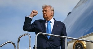 Życzenie ​Zełenskiego: Trump ląduje samolotem w Kjowie