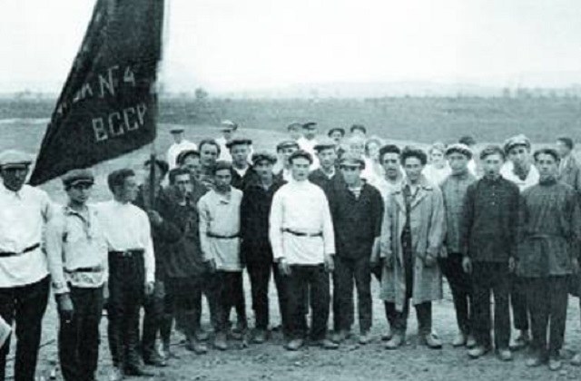 Żydowscy przesiedleńcy w Birobidżanie w 1929 roku /INTERIA.PL/materiały prasowe