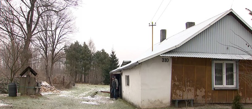 Zygmunt Kłos mieszka w starym, niszczejącym dom /TVP Sport