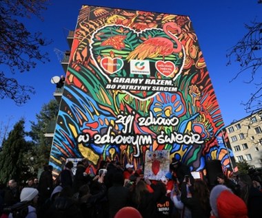 "Żyj zdrowo w zdrowym świecie". Mural WOŚP odsłonięty w Skierniewicach