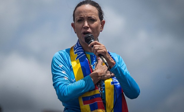 Żyje w ukryciu. "Żelazna Dama" Wenezueli laureatką pokojowego Nobla