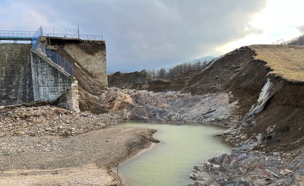 "Żyjemy jak na tykającej bombie". Nowe informacje o odbudowie i śledztwie ws. tamy w Stroniu Śląskim