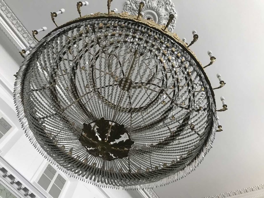 Żyrandol w Sali Kolumnowej Pałacu Prezydenckiego /Michał Dobrołowicz /RMF FM