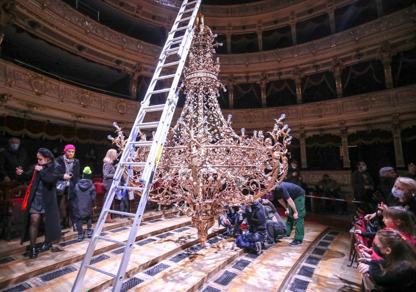 Żyrandol w Teatrze Słowackiego jest nazywany "wielkim pająkiem" /Jan Graczynski/East News /East News