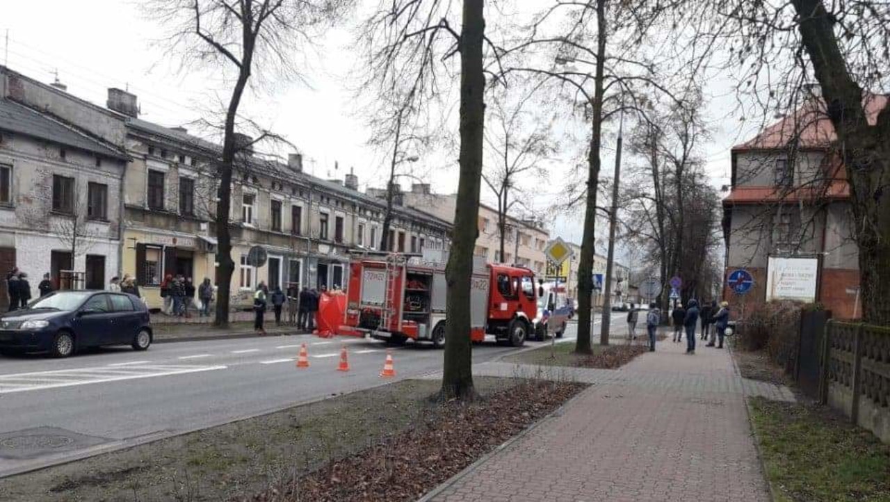 Żyrardów: Kierowca potrącił na przejściu matkę z dwójką małych dzieci