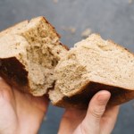 Żytni czy orkiszowy? Ten chleb częściej wygrywa w zdrowej diecie