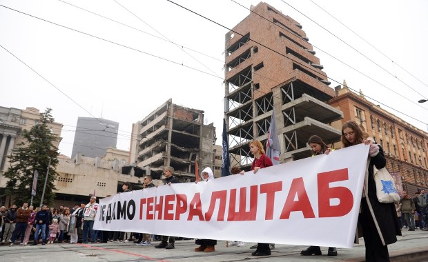 "Żywa tarcza". Tysiące osób protestują przeciwko inwestycji zięcia Trumpa