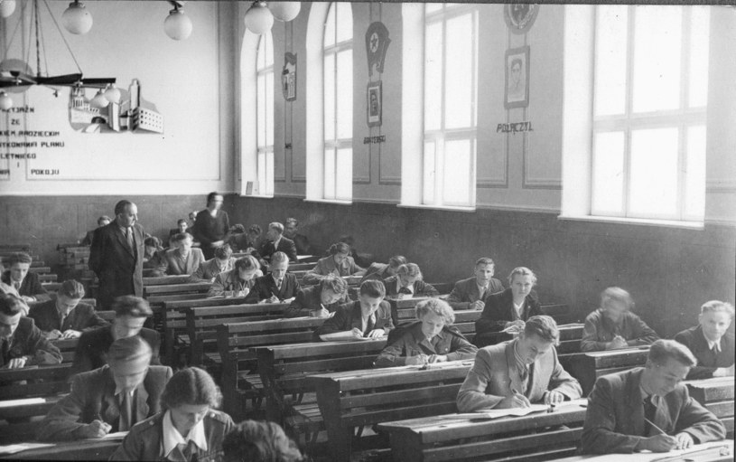Żywiec, 1952 r. Matura w Liceum Ogólnokształcącym w Żywcu. Reprodukcja FoKa /Agencja FORUM