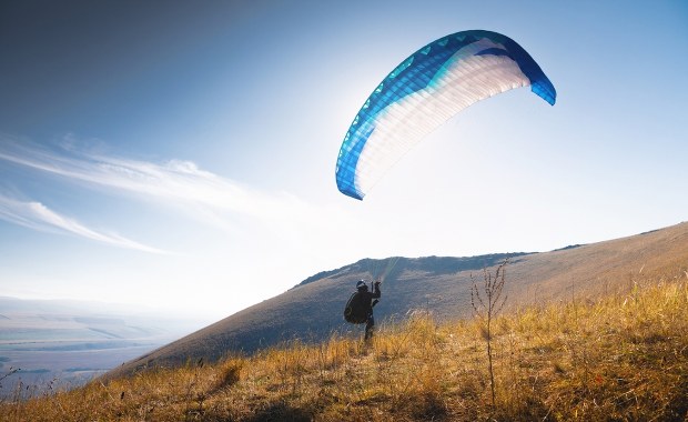Żywiec: Paralotniarz zahaczył o linię średniego napięcia