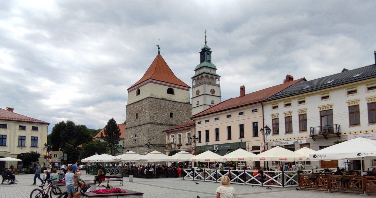 Żywiecki rynek - widok na kamienną dzwonnicę /Natalia Grygny/Interia.pl /archiwum prywatne