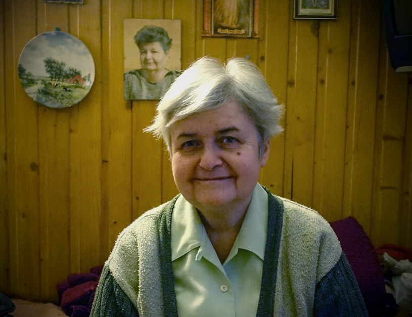 Zza pleców pani Marty spogląda z portretu jej siostra, Teresa /Justyna  Tomaszewska /INTERIA.PL